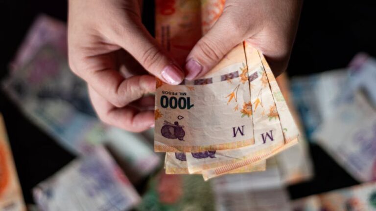 cash loan manila in the Philippines - Photo by Alex Dos Santos on Pexels