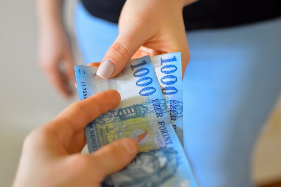 borrow 3,000 pesos in the Philippines - Photo by Gergely Meszárcsek on Pexels