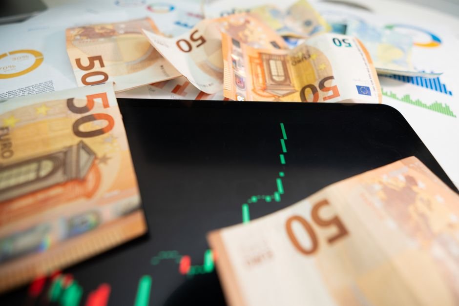 bsp holds interest rates in the Philippines - Photo by Jakub Zerdzicki on Pexels